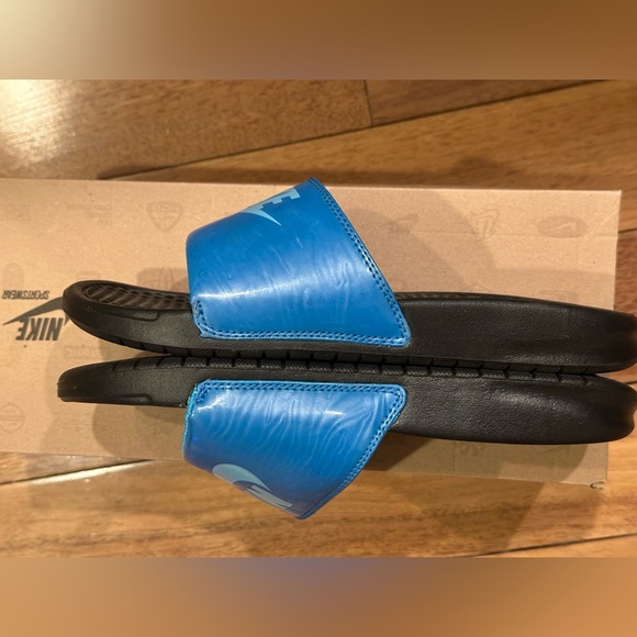 Nike NIB Blue Logo and Black Sole Benassi JDI Women’s Slides - Picture 6 of 7